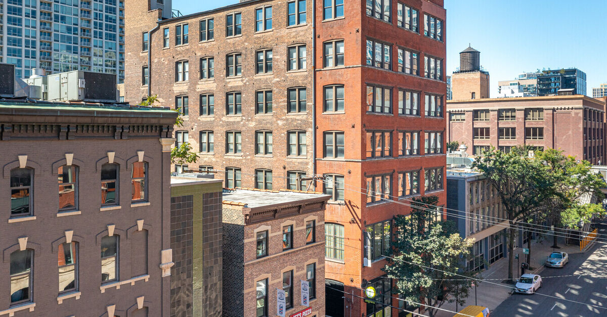 215 W Superior St | Madison Rose